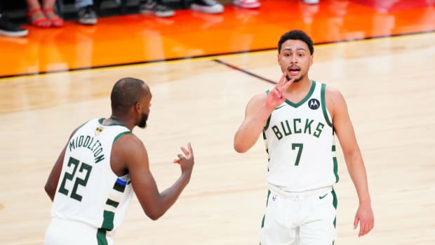 Milwaukee Bucks guard Bryn Forbes (7) and forward Khris Middleton (22) 